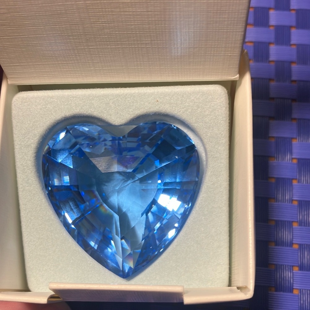Swarovski White Gift Box Original Box Retired in 1997. Blue faceted heart RARE❤️